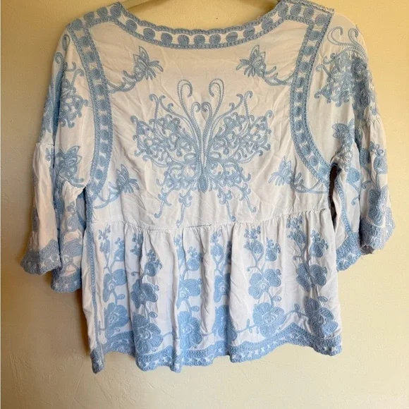 Kindred shirt Women's Medium White Blue Embroidered Blouse Boho Mexican floral - Picture 7 of 12